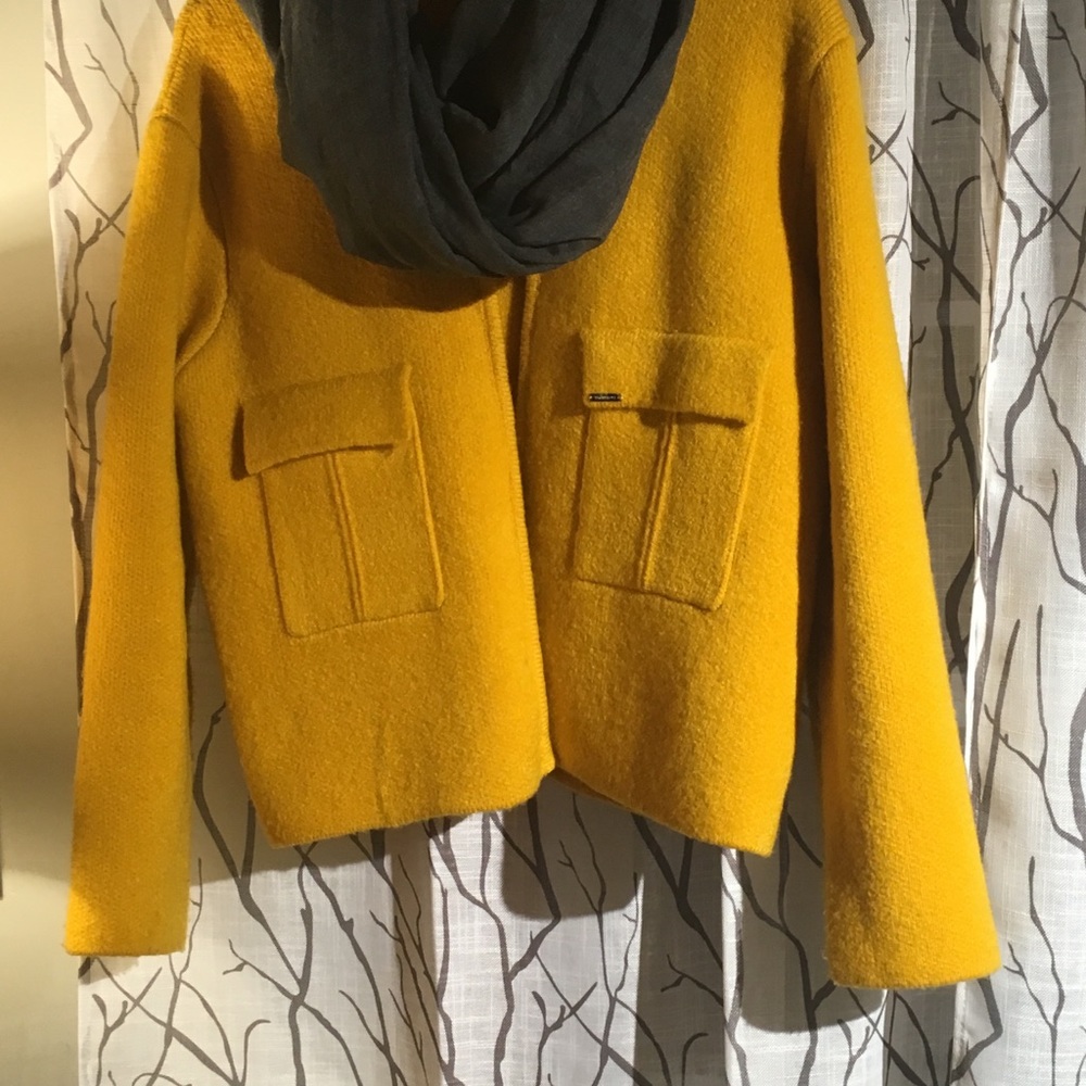 Coat sweater mustard